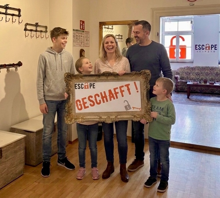 Familie bei Escape Nienburg, geschafft